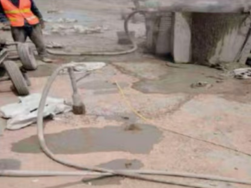 泰山水泥混凝土路面板底注浆技术 路面脱空注浆整治方案