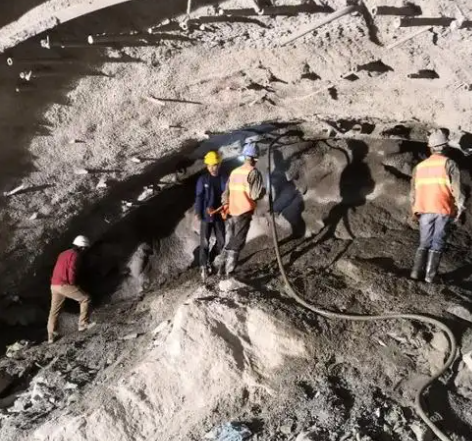 泰山拱顶带模注浆料的施工流程及注意事项